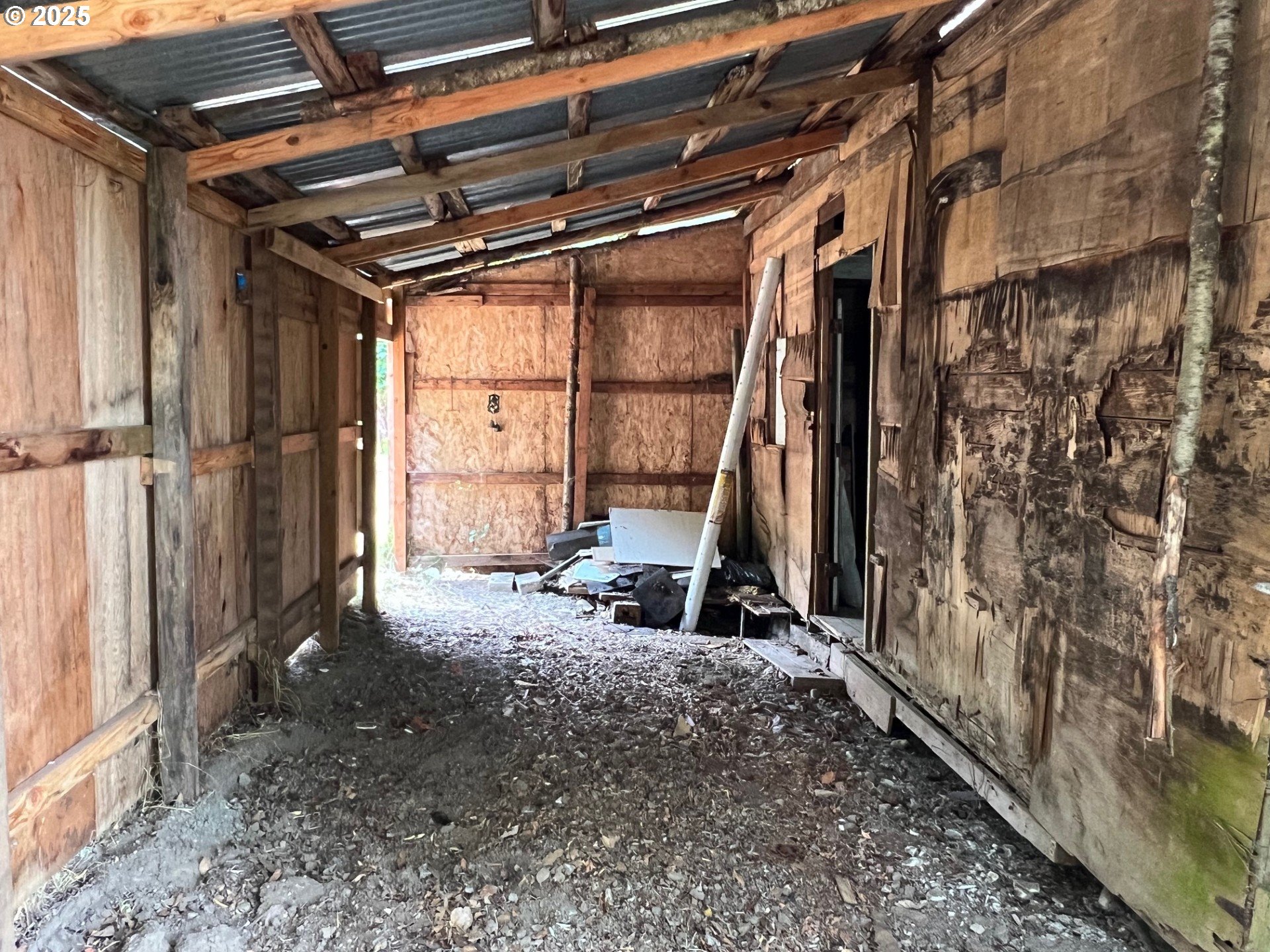 17991 South Munson Road Molalla, OR 97038 - Photo 35 of 42 Barn