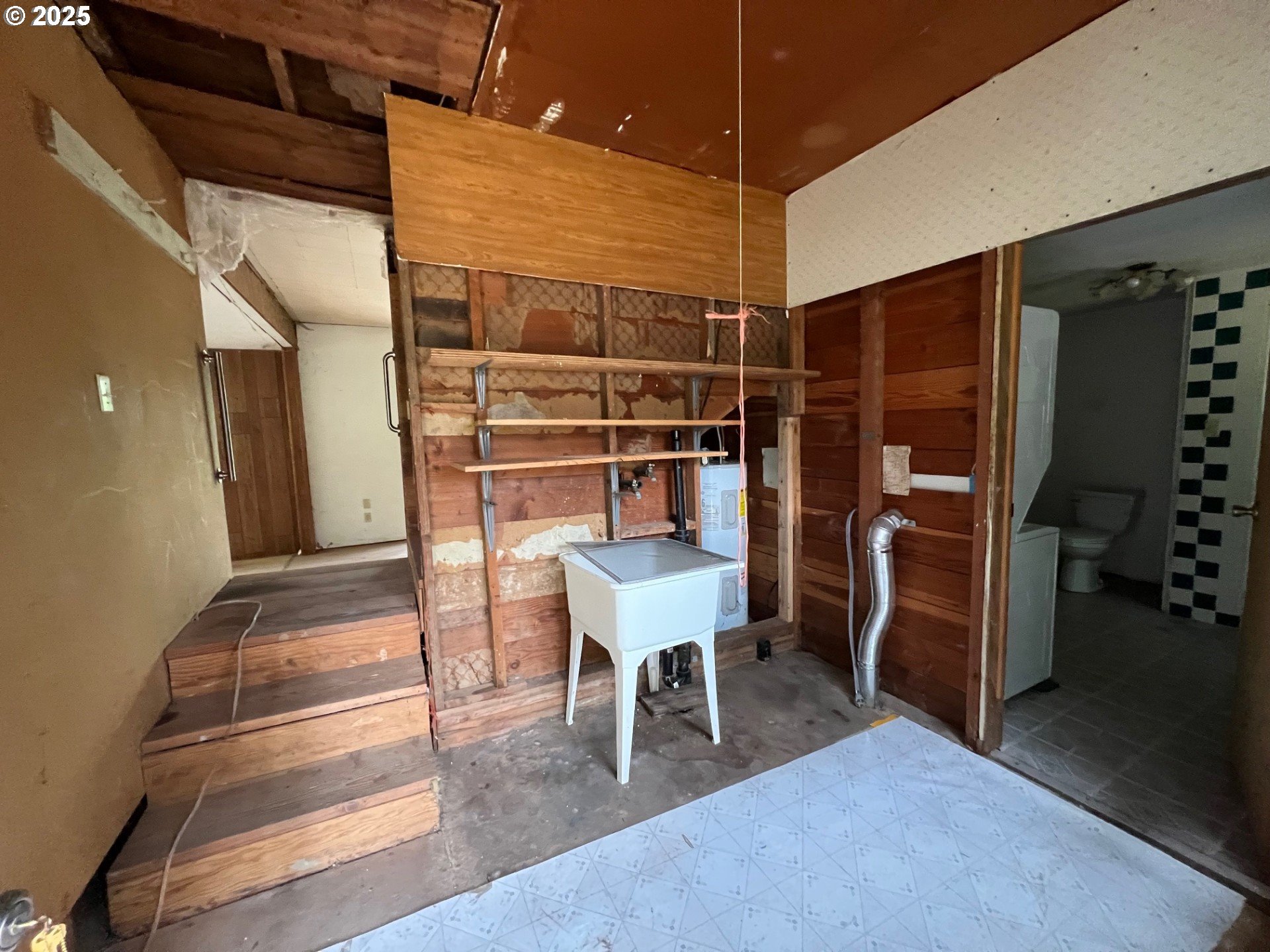 17991 South Munson Road Molalla, OR 97038 - Photo 8 of 42 Utility Room