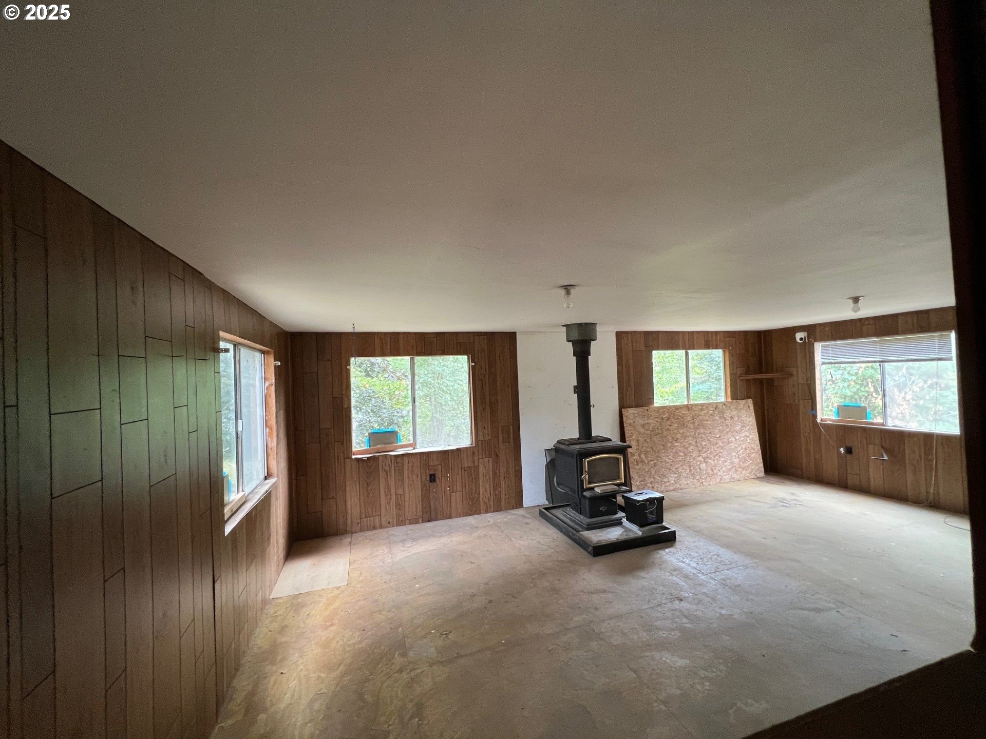 17991 South Munson Road Molalla, OR 97038 - Photo 10 of 42 Living Room
