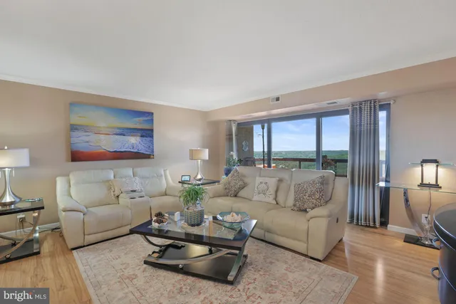 $2,650 | 307 Yoakum Parkway, Unit 1506, Alexandria, VA 22304