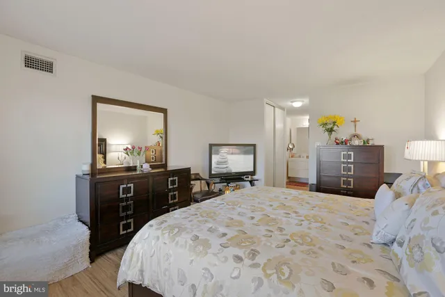 $2,650 | 307 Yoakum Parkway, Unit 1506, Alexandria, VA 22304