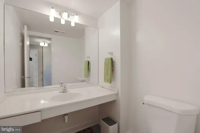 $2,650 | 307 Yoakum Parkway, Unit 1506, Alexandria, VA 22304