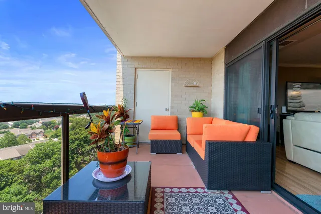 $2,650 | 307 Yoakum Parkway, Unit 1506, Alexandria, VA 22304