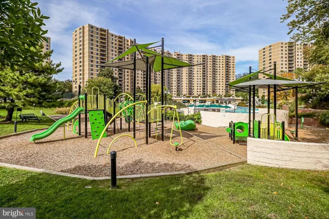 $2,650 | 307 Yoakum Parkway, Unit 1506, Alexandria, VA 22304