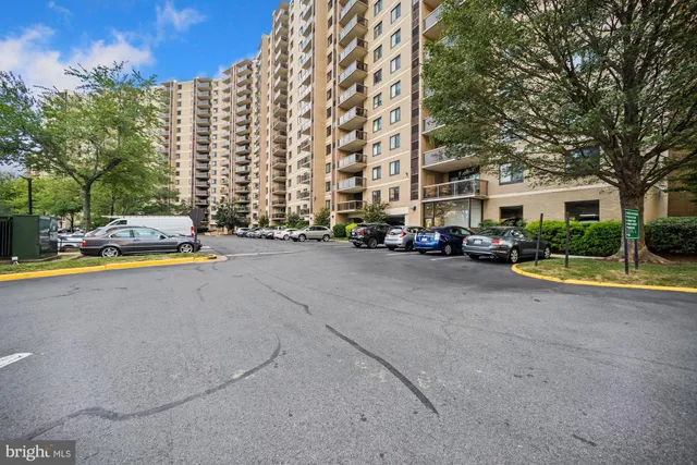 $2,650 | 307 Yoakum Parkway, Unit 1506, Alexandria, VA 22304