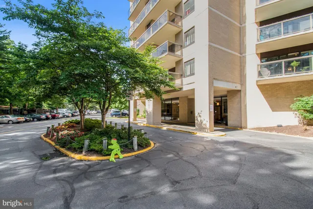 $2,650 | 307 Yoakum Parkway, Unit 1506, Alexandria, VA 22304