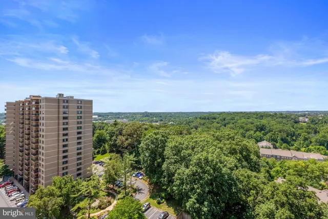 $2,650 | 307 Yoakum Parkway, Unit 1506, Alexandria, VA 22304
