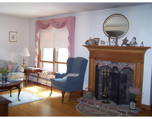 86 Jamieson Road Holden, MA 01520 - Photo 6 of 17 Gallery Image 6