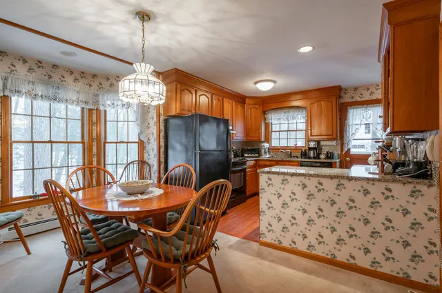 $900,000 | 226 Amesbury Road, Kensington, NH 03833