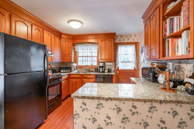 $900,000 | 226 Amesbury Road, Kensington, NH 03833