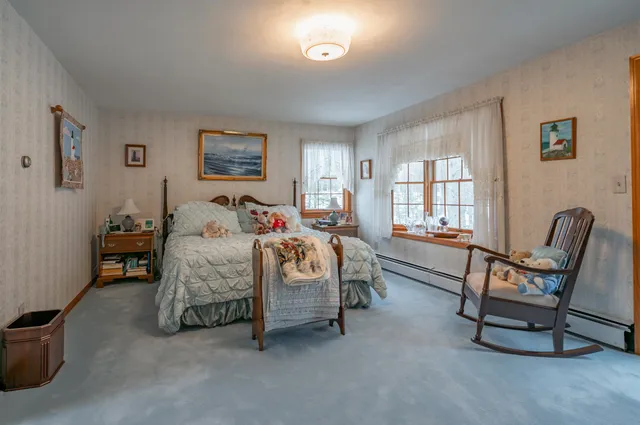 $900,000 | 226 Amesbury Road, Kensington, NH 03833