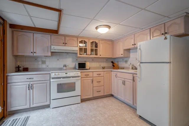 $900,000 | 226 Amesbury Road, Kensington, NH 03833