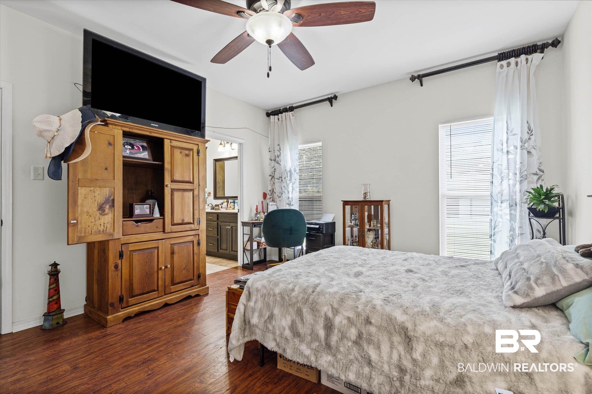 800 Galoway Avenue Mobile, AL 36609 - Photo 10 of 22 Spacious room featuring wood-finish flooring, a ceiling fan, and multiple windows with blinds