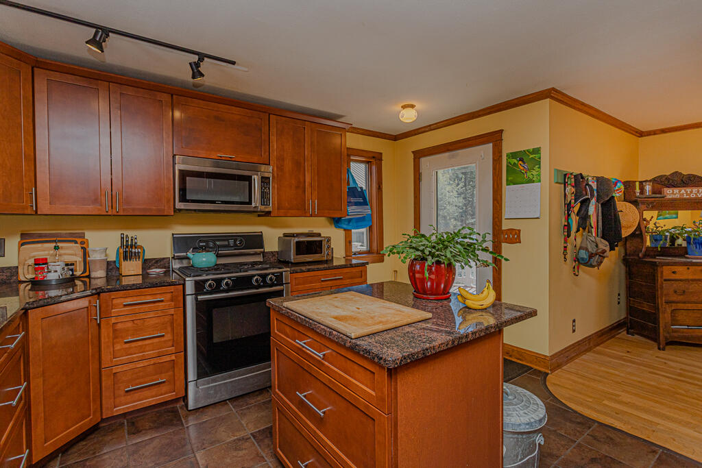 174 Vienna Road Chesterville, ME 04938 - Photo 5 of 59 photo (35 of 71)