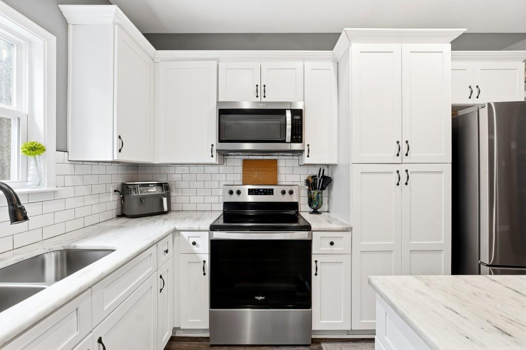 133 Pebblebrook Way Temple, GA 30179 - Photo 12 of 36 a kitchen with cabinets stainless steel appliances and a counter space