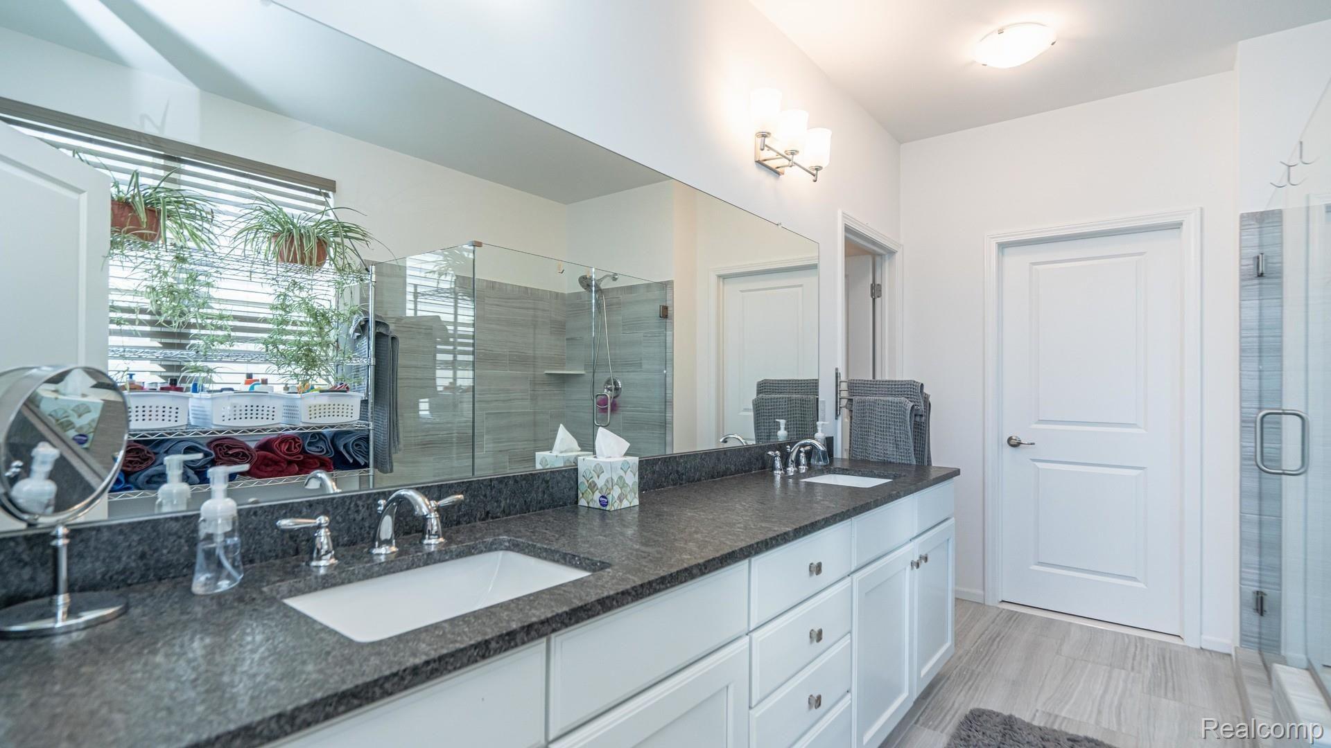 2560 Massoit Road Royal Oak, MI 48073 - Photo 37 of 65 030_92.jpg
