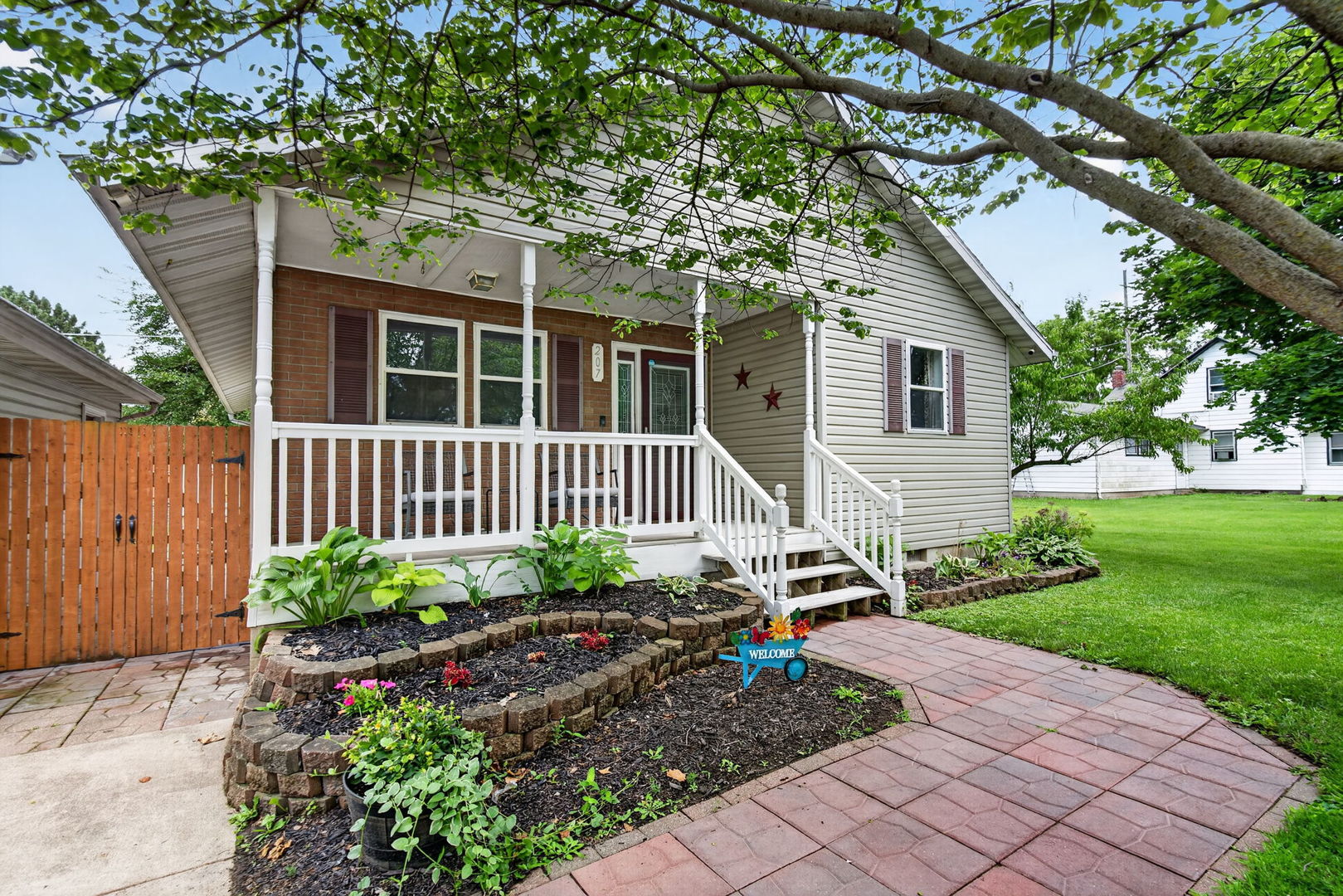 207 Main Street Cornell, IL 61319 - Photo 2 of 28
