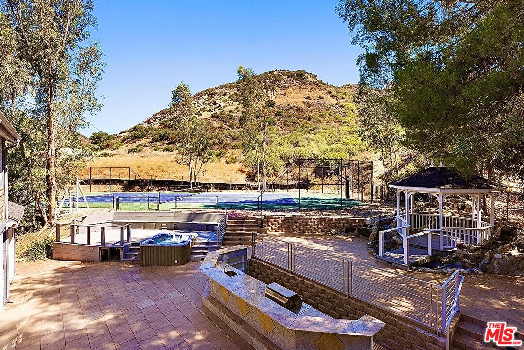 2202 Stunt Road, Calabasas, CA 91302 Compass