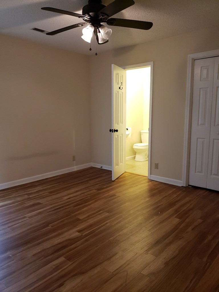 5050 Queen Chapel Road Dalzell, SC 29040 - Photo 4 of 11