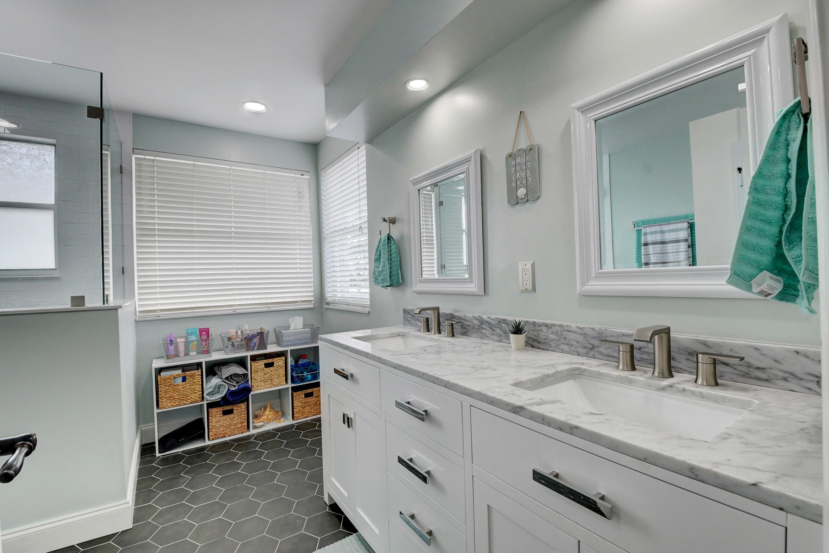 7338 Michigan Isle Road Lake Worth, FL 33467 - Photo 18 of 35 Master Bathroom