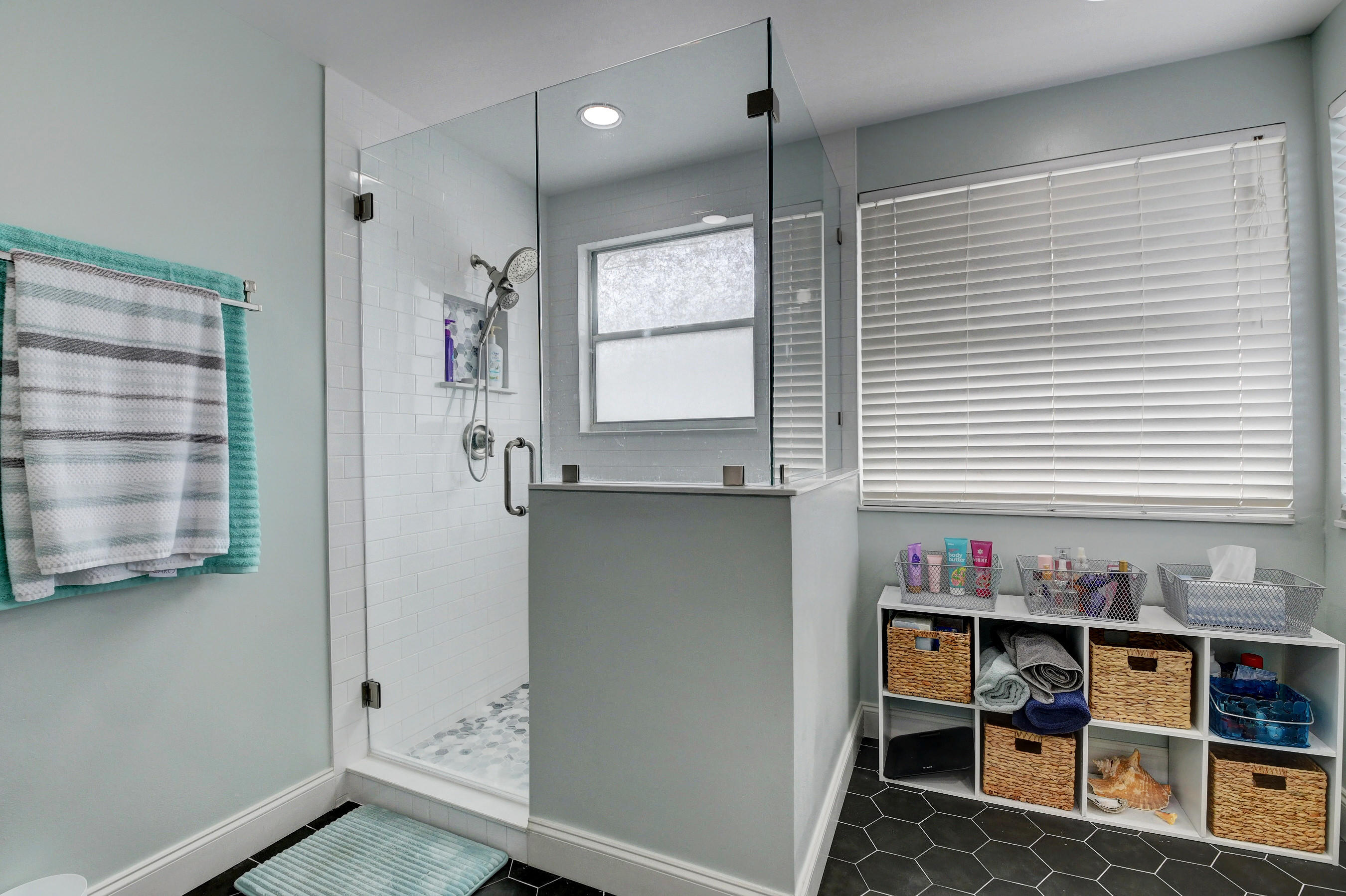 7338 Michigan Isle Road Lake Worth, FL 33467 - Photo 19 of 35 Master Bathroom