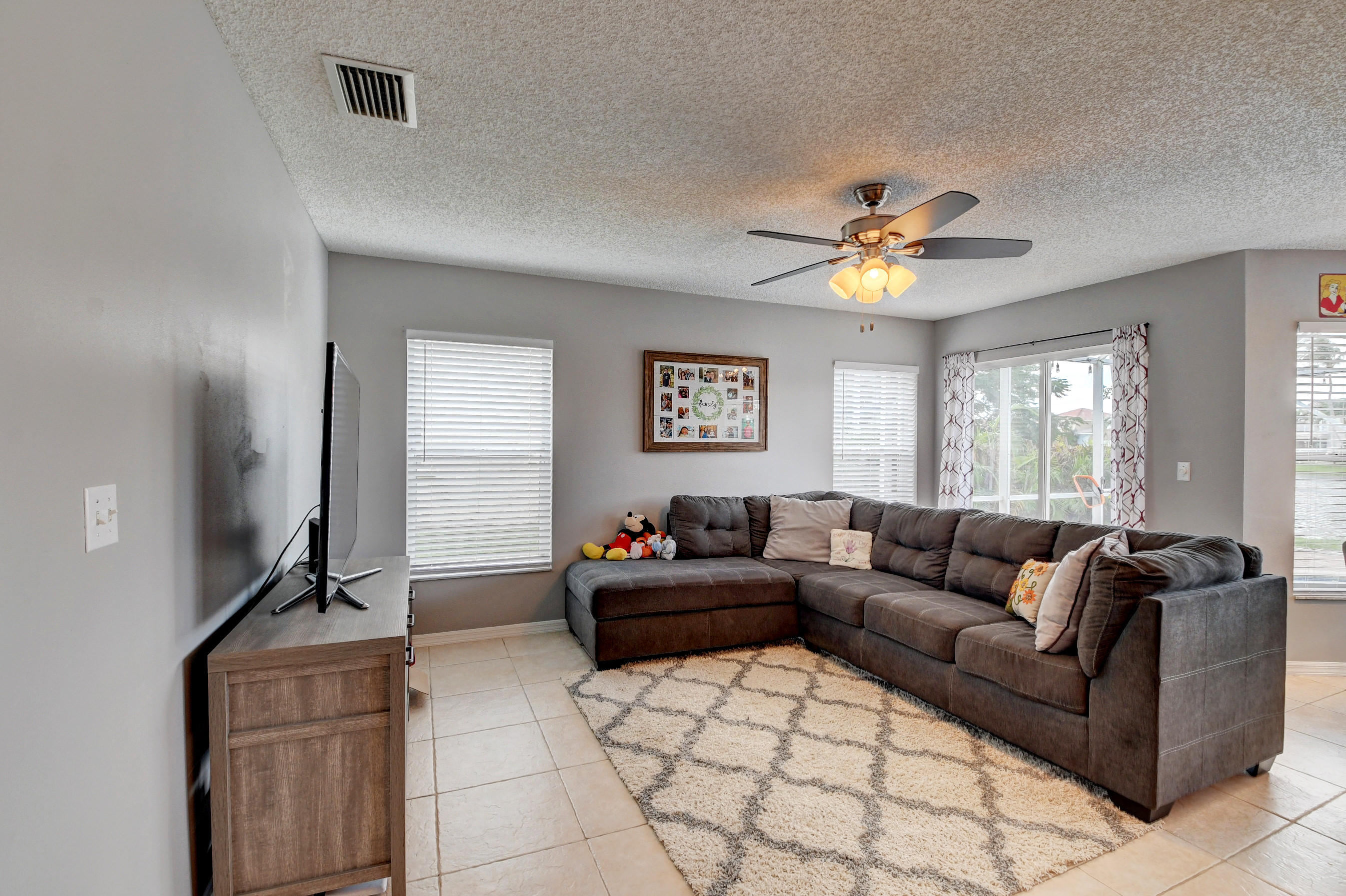 7338 Michigan Isle Road Lake Worth, FL 33467 - Photo 10 of 35 Family Room