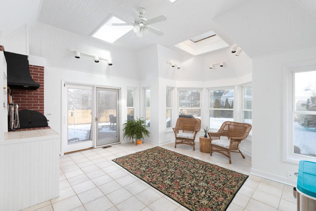 929 Gary Court Wheaton, IL 60187 - Photo 14 of 35