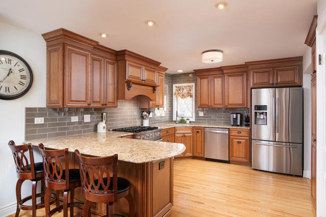 929 Gary Court Wheaton, IL 60187 - Photo 7 of 35