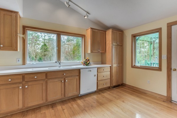 28 Alpine Road Wayland, MA 01778 - Photo 17 of 30