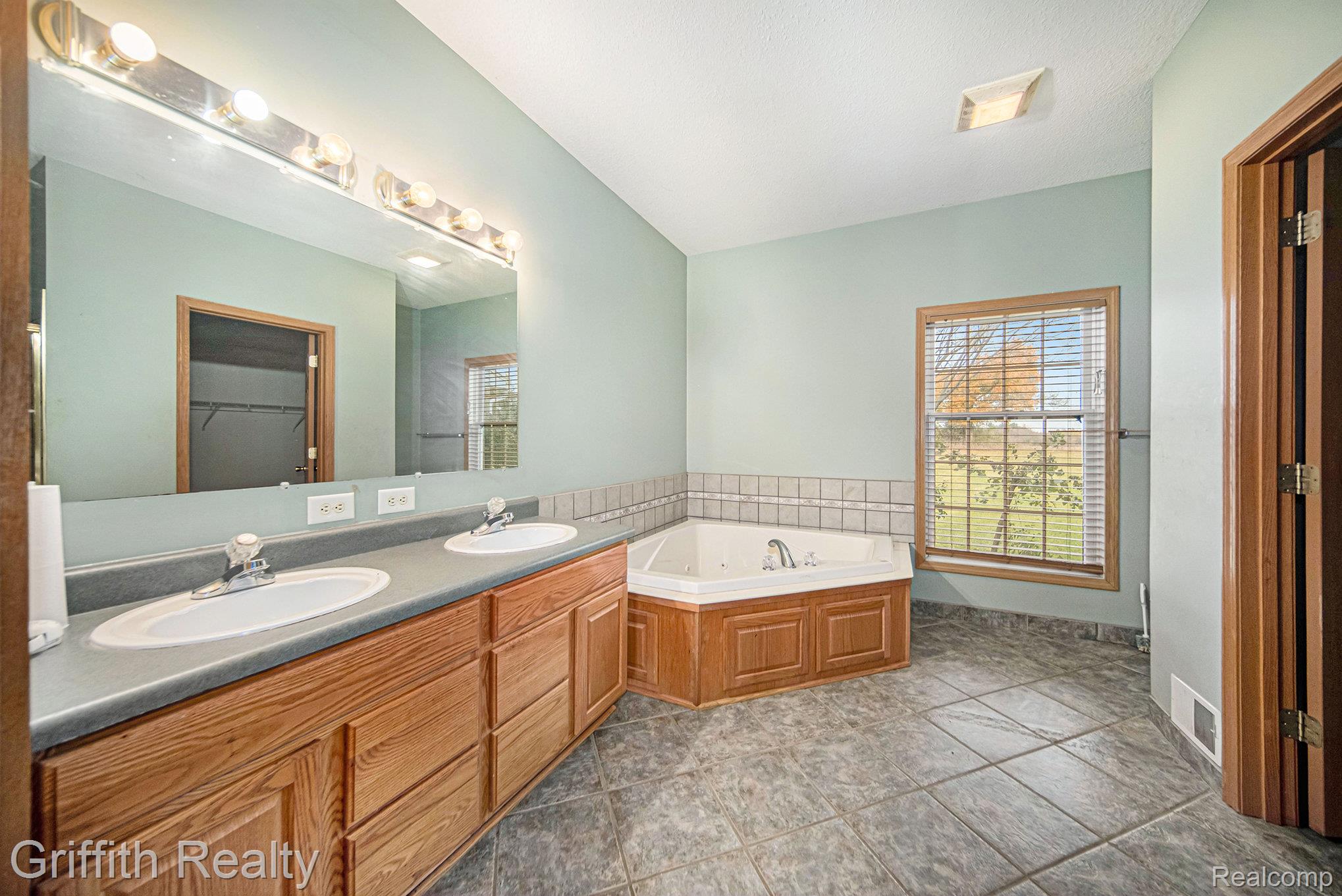 3940 East Cohoctah Road Howell, MI 48855 - Photo 13 of 40 014_sbp_28_89.jpg