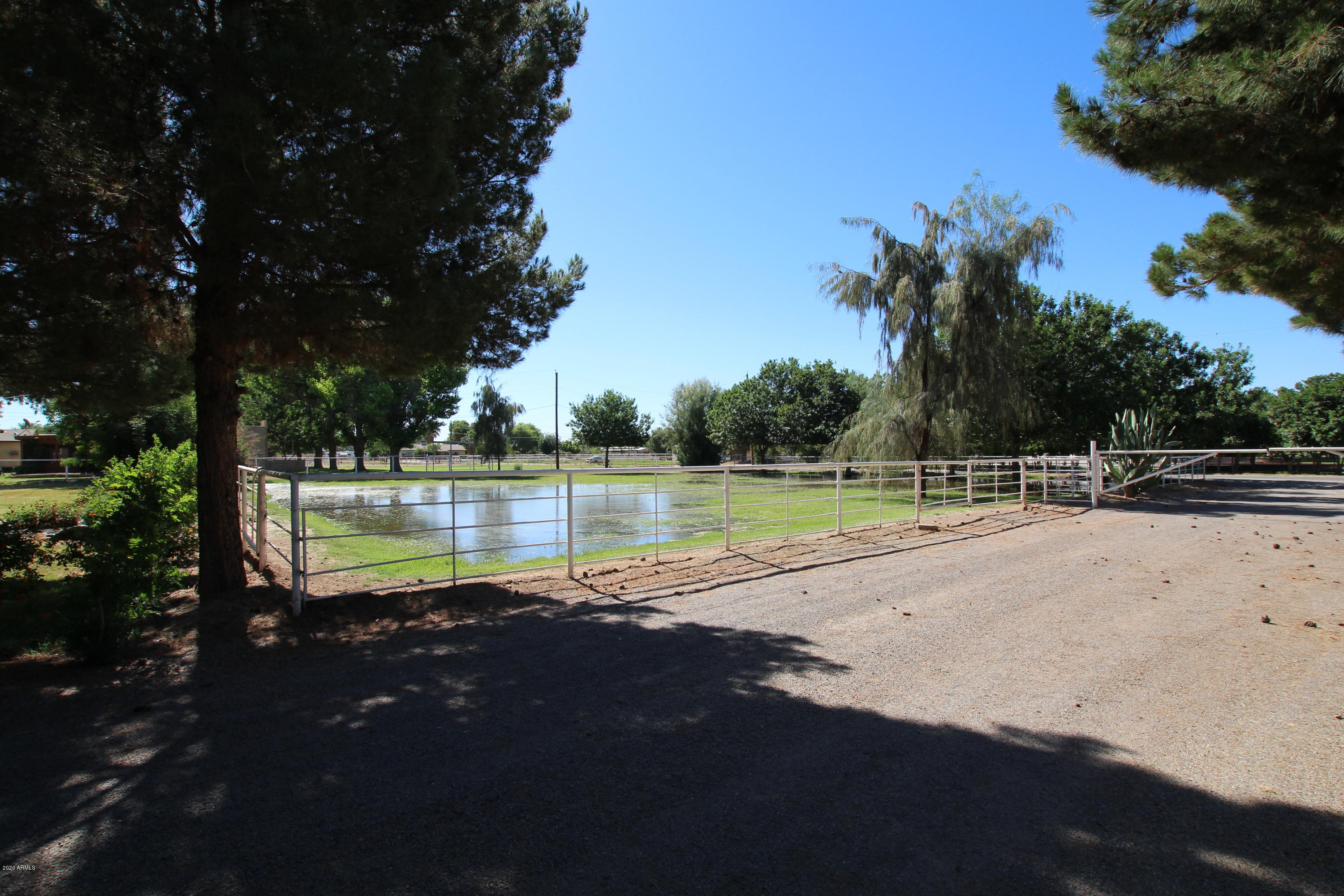 17534 East Brooks Farm Road Gilbert, AZ 85298 - Photo 10 of 13 9AF050D5-4225-4875-BBBA-3DD7573AEF38