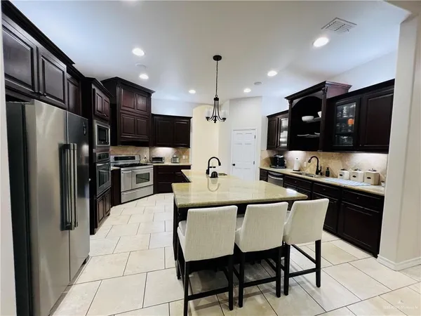 $680,000 | 5809 North 3rd Street, McAllen, TX 78504