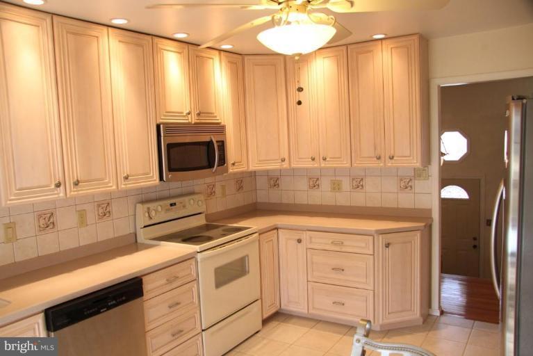 8909 Lennings Lane Rosedale, MD 21237 - Photo 2 of 20 Kitchen