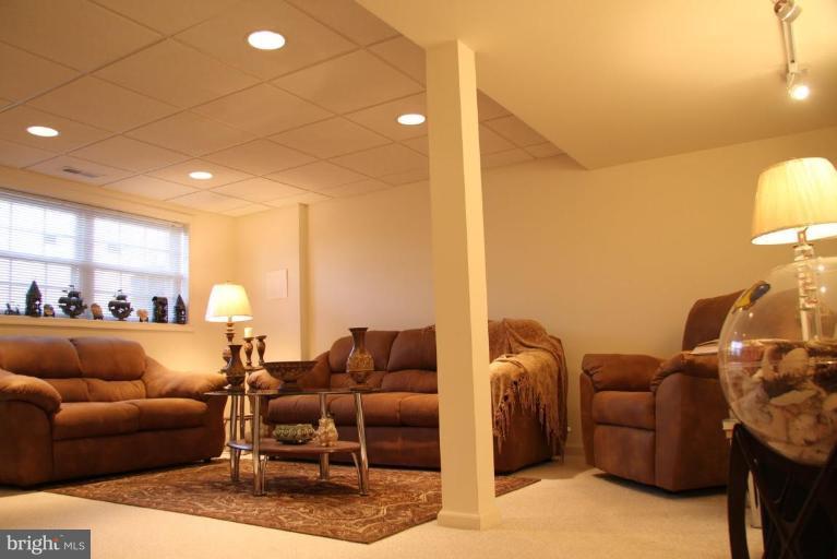 8909 Lennings Lane Rosedale, MD 21237 - Photo 15 of 20 Family Room