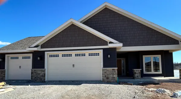$729,900 | 1373 Prairie Lake Circle, Neenah, WI 54956