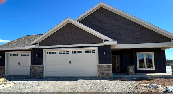 $729,900 | 1373 Prairie Lake Circle, Neenah, WI 54956