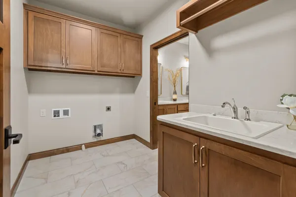 $729,900 | 1373 Prairie Lake Circle, Neenah, WI 54956