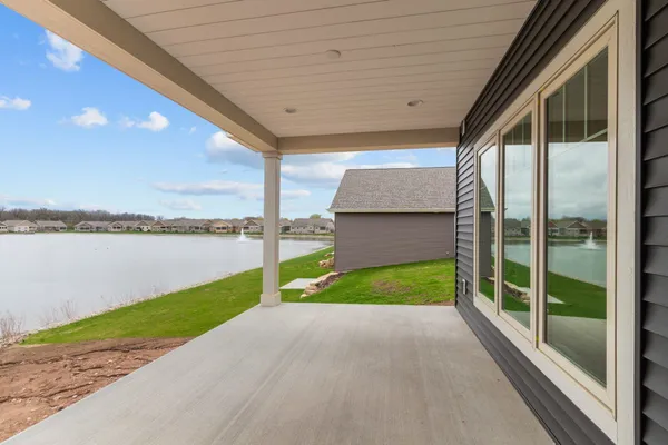 $729,900 | 1373 Prairie Lake Circle, Neenah, WI 54956