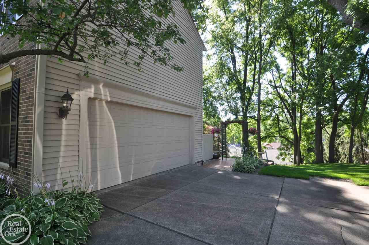 923 Ravine Terrace Drive Rochester Hills, MI 48307 - Photo 28 of 30