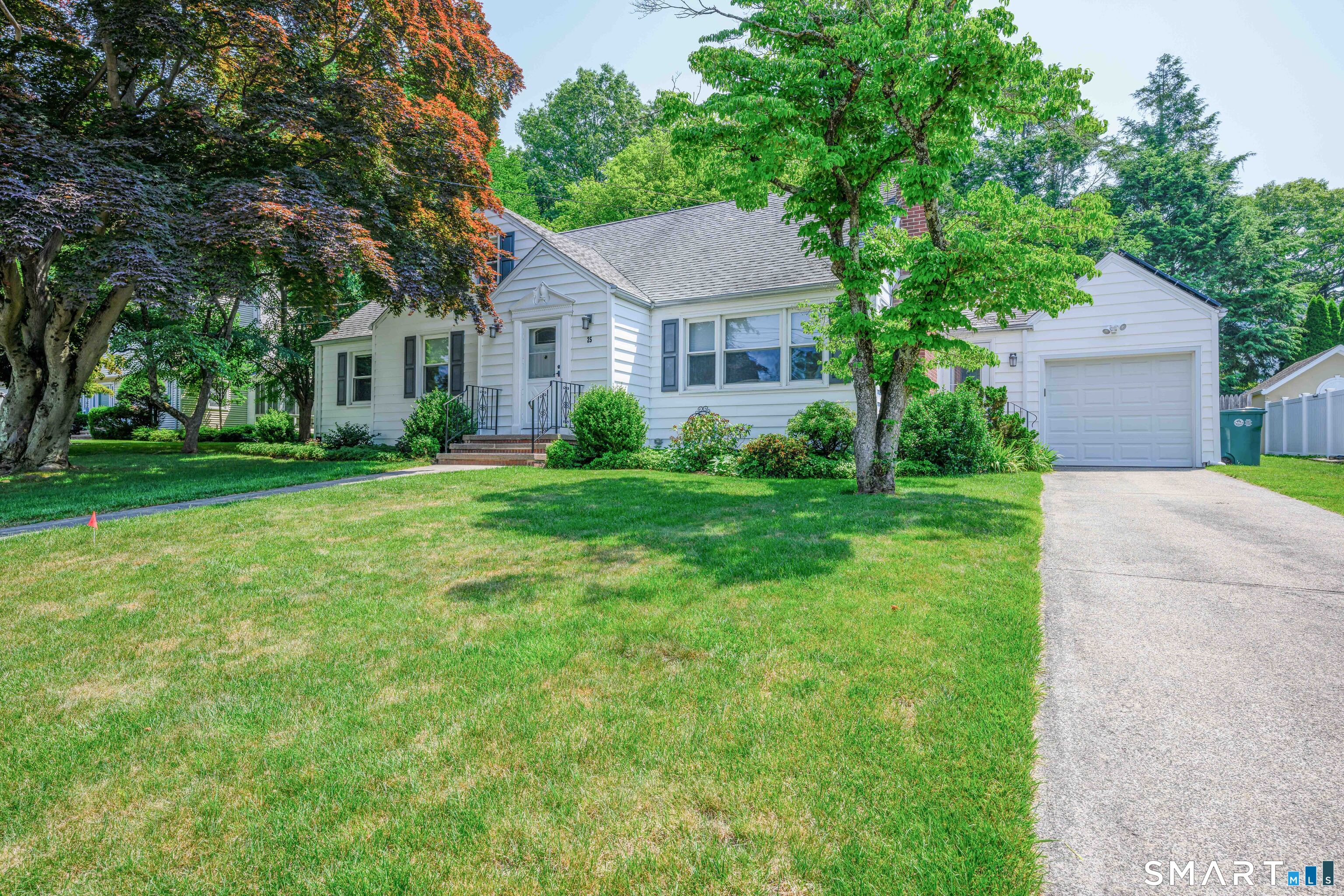 25 Wright Lane Hamden, CT 06517 - Photo 3 of 38