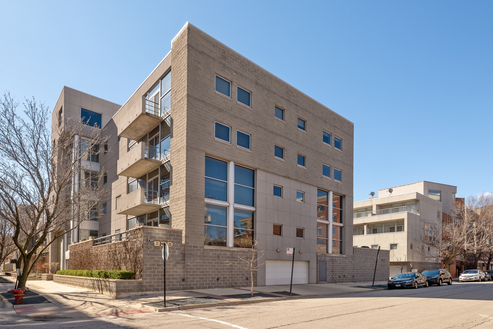 943 West Huron Street, Unit E Chicago, IL 60642 - Photo 2 of 9