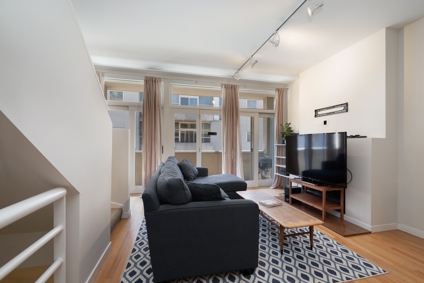 943 West Huron Street, Unit E Chicago, IL 60642 - Photo 3 of 9