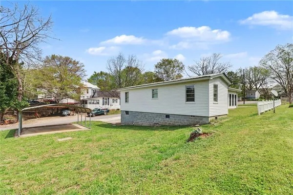 a view of a house with a yard