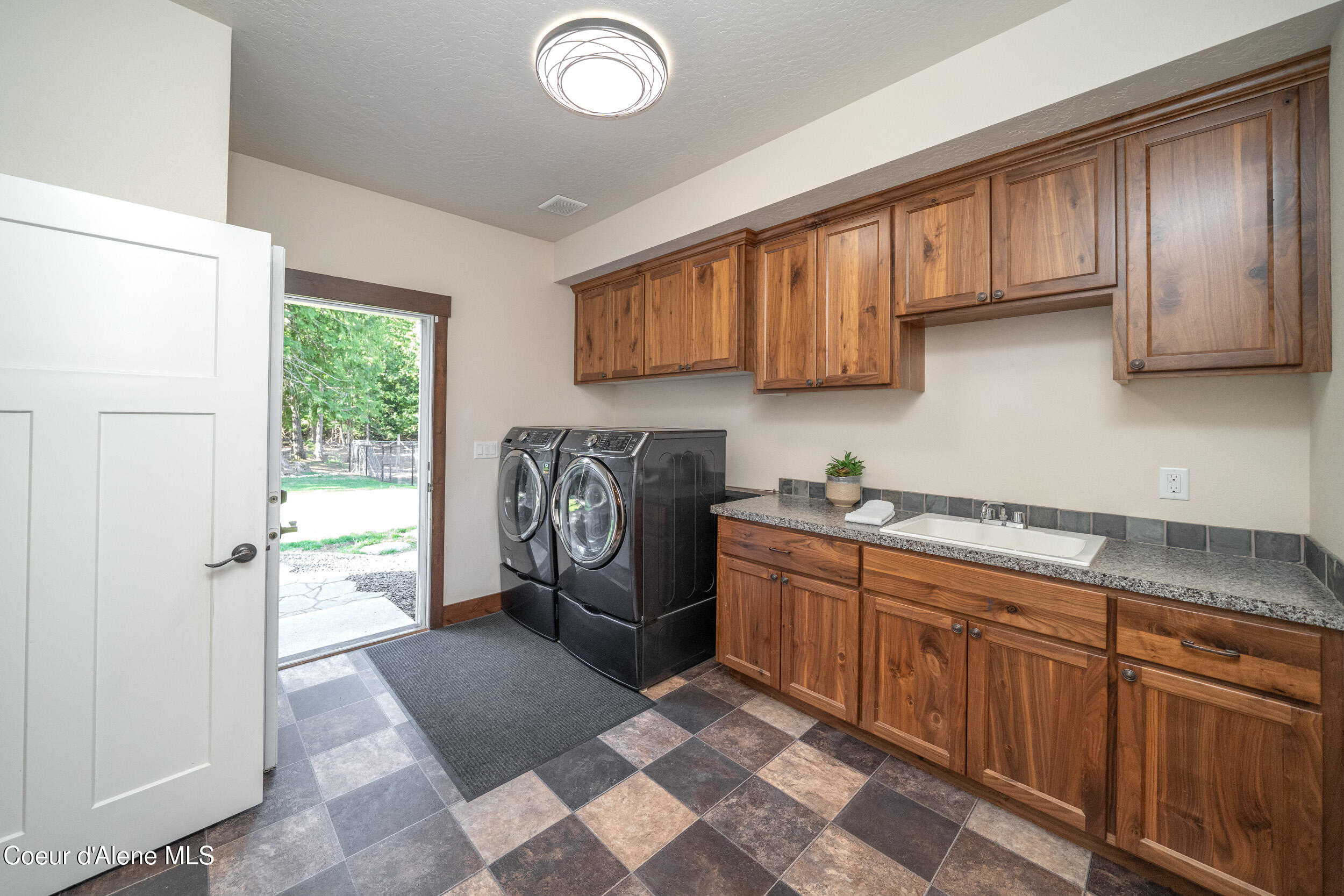 3102 West Mack Lane Rathdrum, ID 83858 - Photo 40 of 52 Mud Room