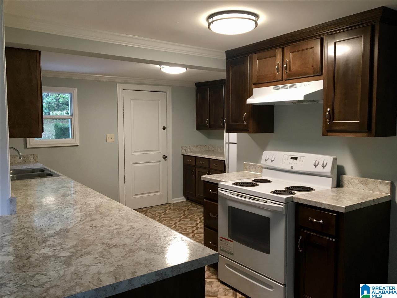 185 Lakeshore Circle Oneonta, AL 35121 - Photo 4 of 27
