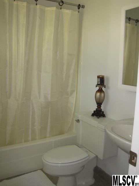 230 Lakeside Loop Hickory, NC 28601 - Photo 4 of 24 Gallery Image 4