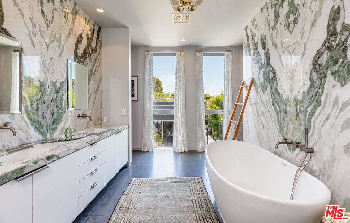 1365 Appleton Way Venice, CA 90291 - Photo 8 of 13