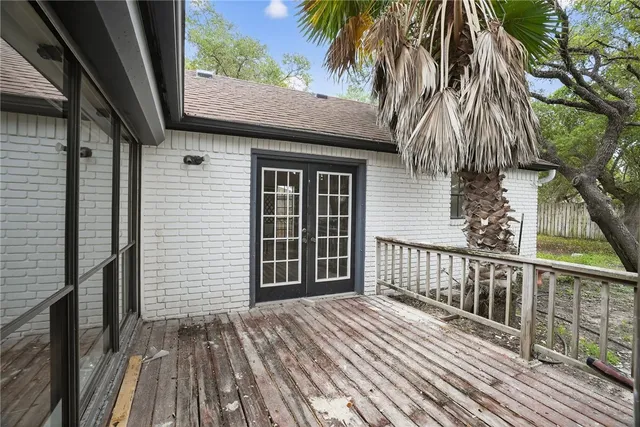 $340,000 | 107 Cherry Hills Drive, Rockport, TX 78382