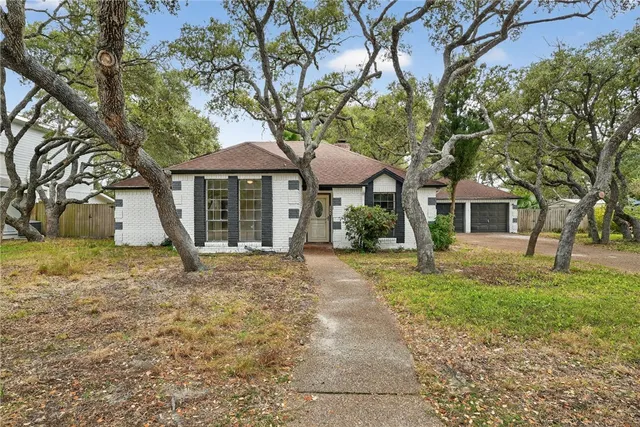 $340,000 | 107 Cherry Hills Drive, Rockport, TX 78382