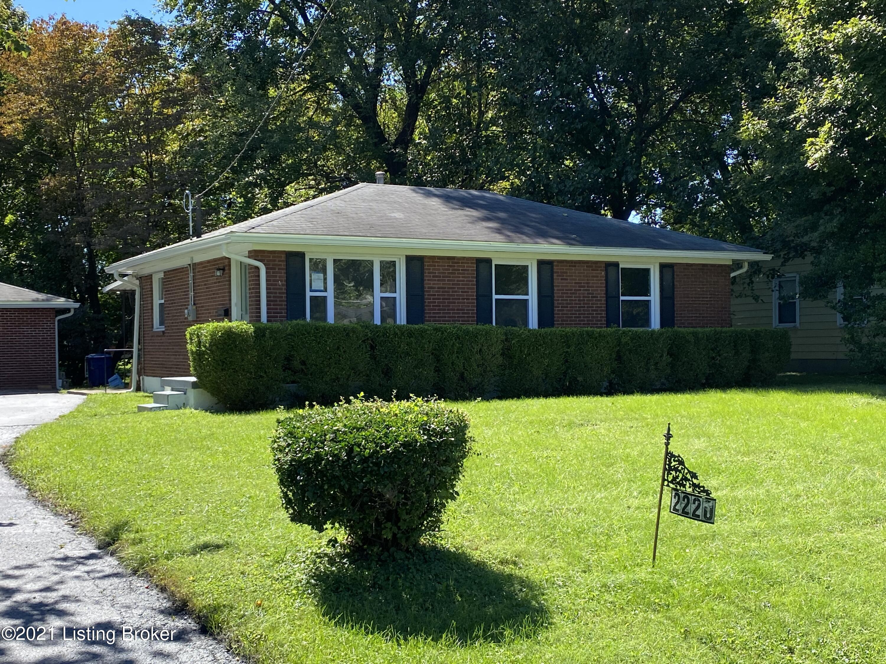 2220 Peaslee Road Louisville, KY 40216 - Photo 2 of 32 IMG-2306